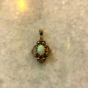 14k oval fire opal 2ct pendant antique estate piece scalloped bead detail 7/8”